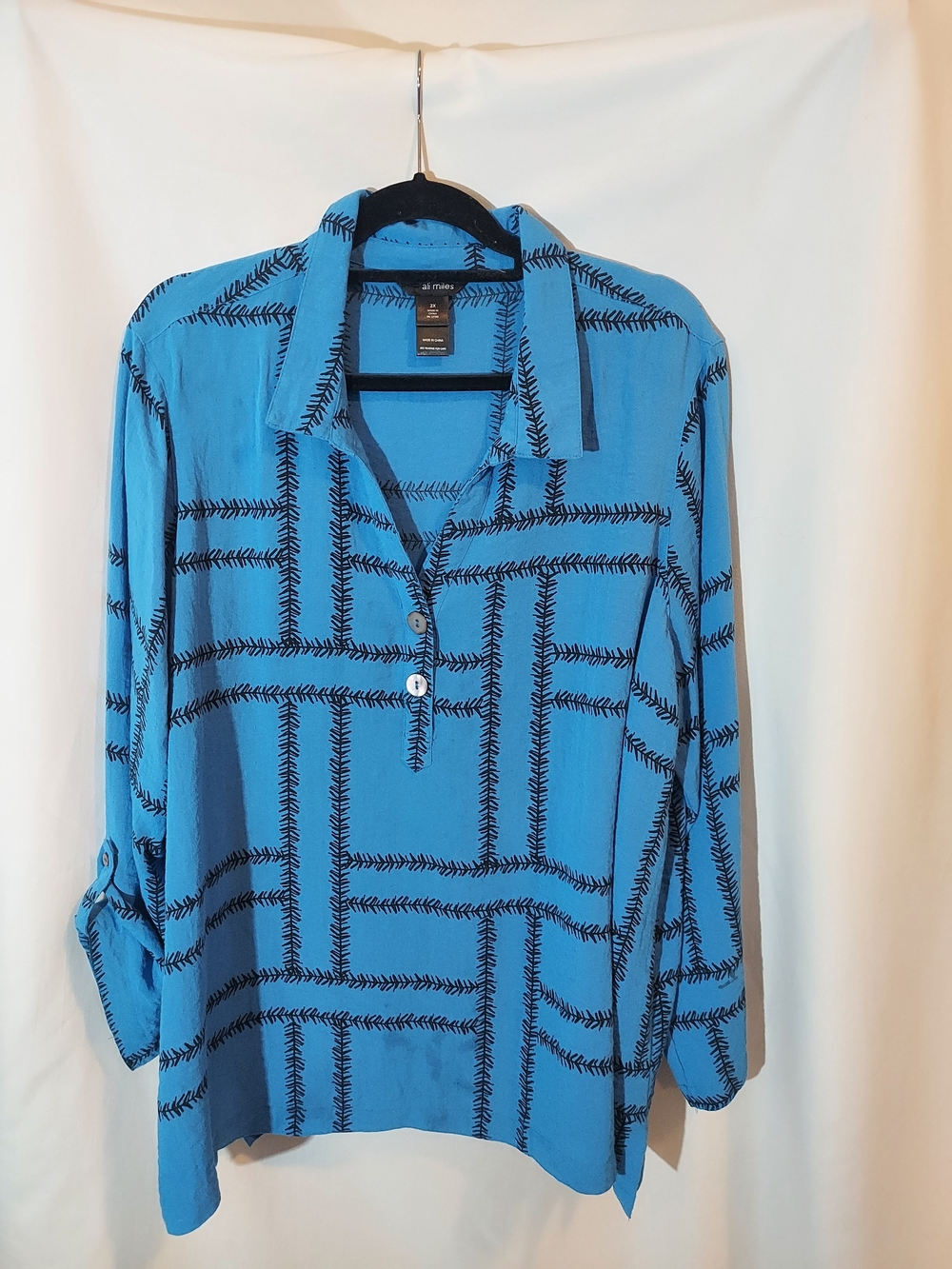Ali Miles Turquoise Blue Black Geometric Crinkle Blouse Top Roll Tab 2X